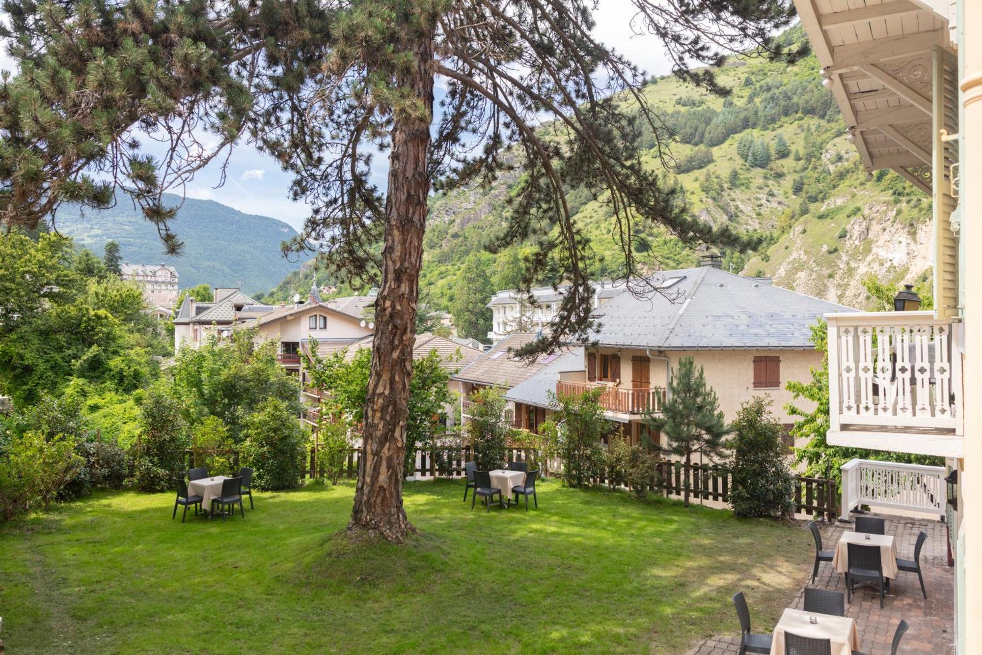 Chalet-Hôtel Le Belvédère Brides-les-Bains Exterior foto